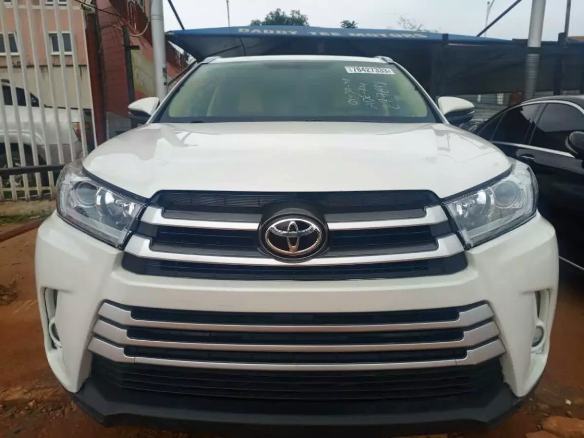 Toyota Highlander   - 2016