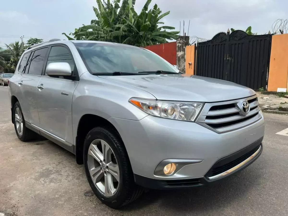 Toyota Highlander   - 2012