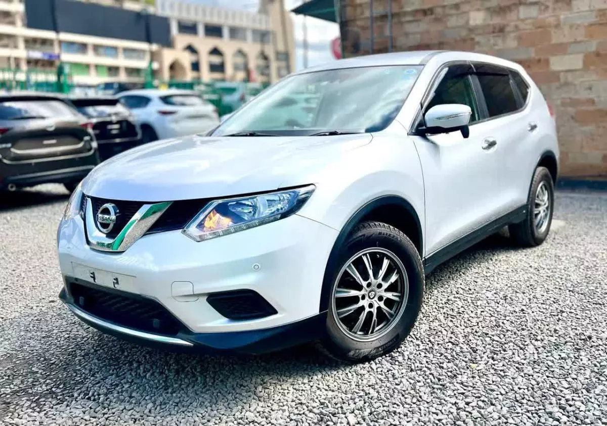 Nissan X-TRAIL   - 2016