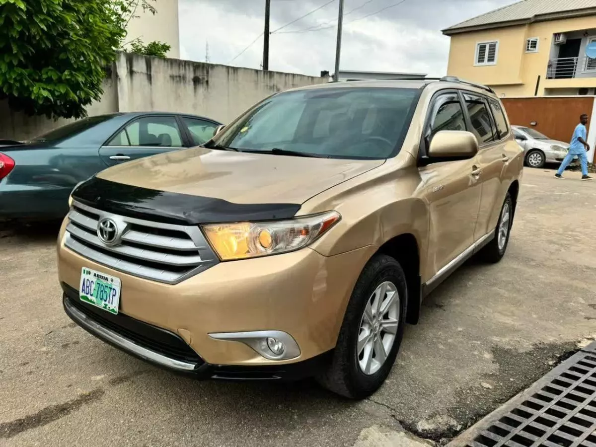 Toyota Highlander   - 2012