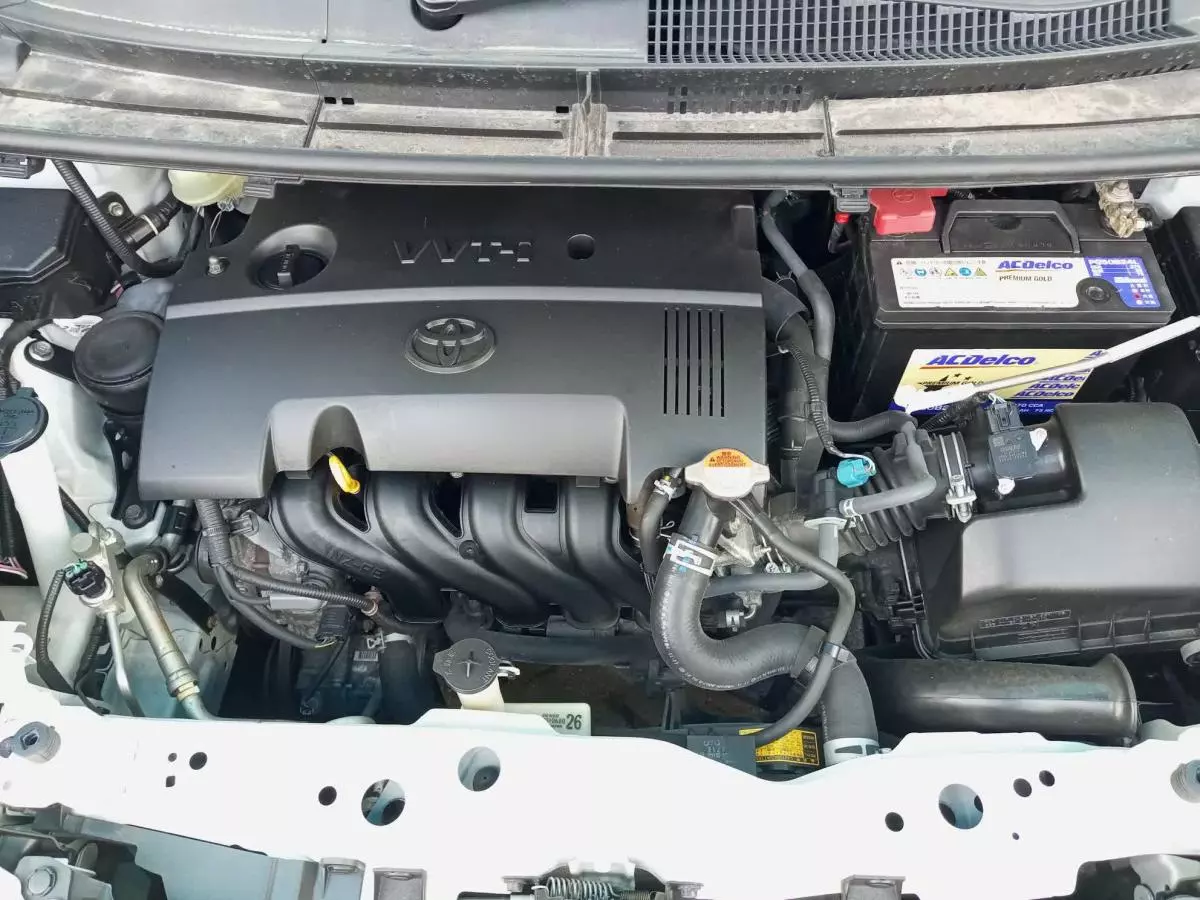 Toyota Sienta - 2016