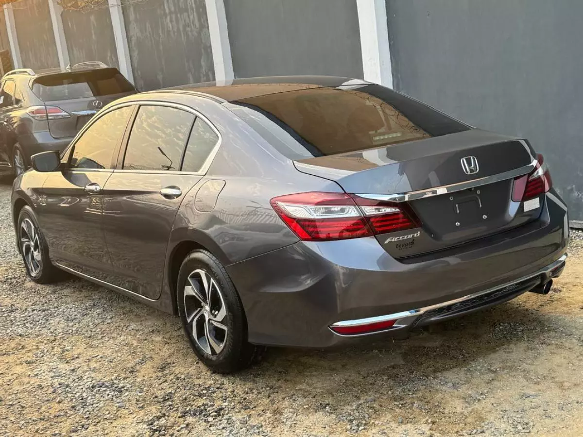 Honda Accord   - 2017