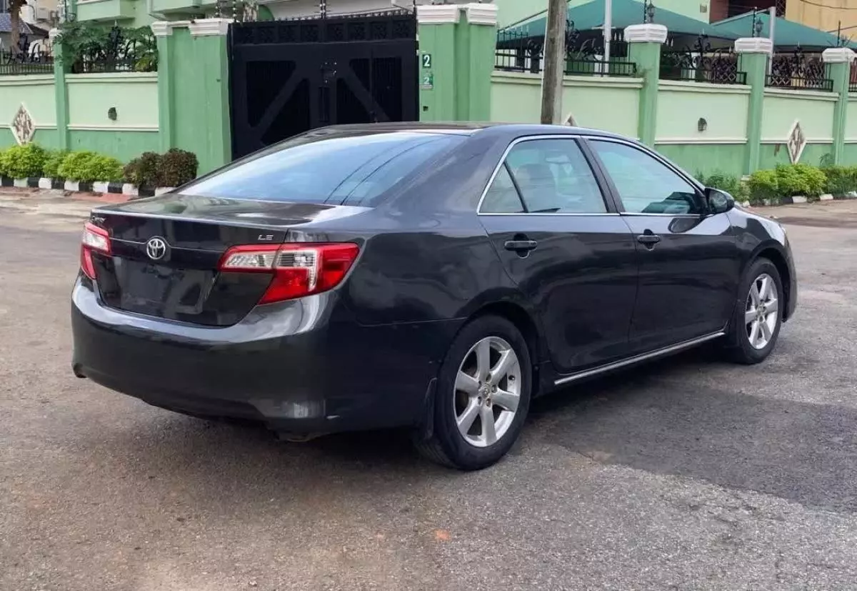 Toyota Camry   - 2013