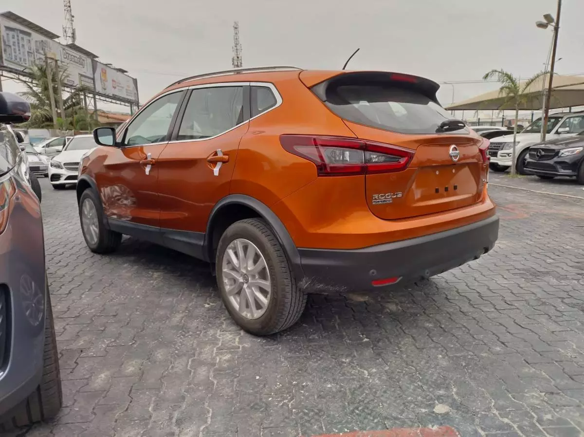 Nissan Rogue - 2020