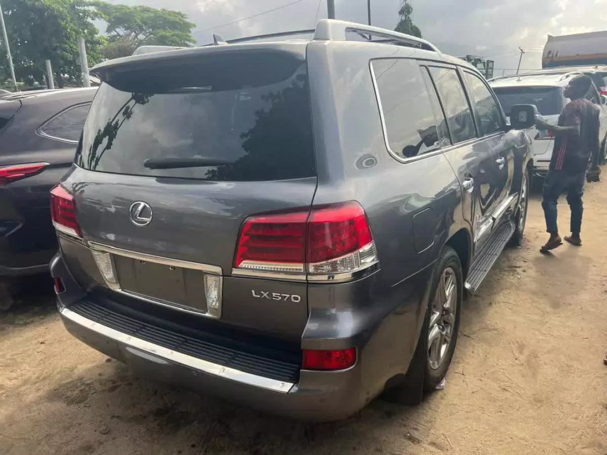 Lexus LX 570   - 2014