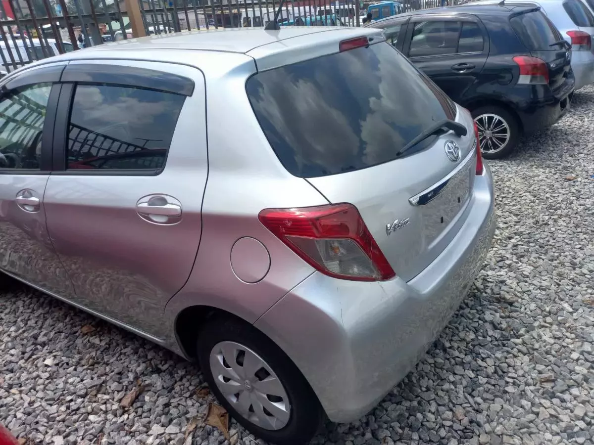 Toyota Vitz   - 2012