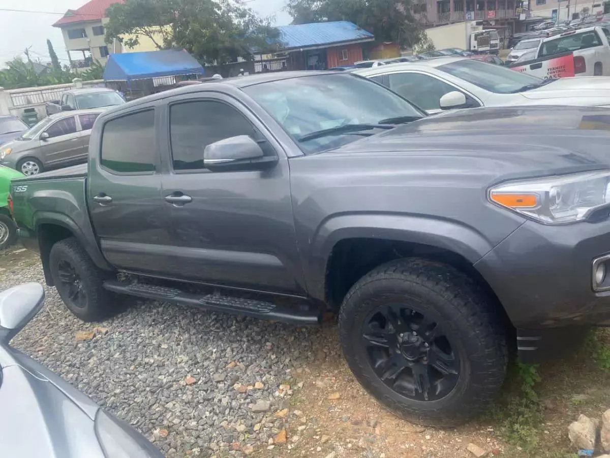 Toyota Tacoma   - 2021