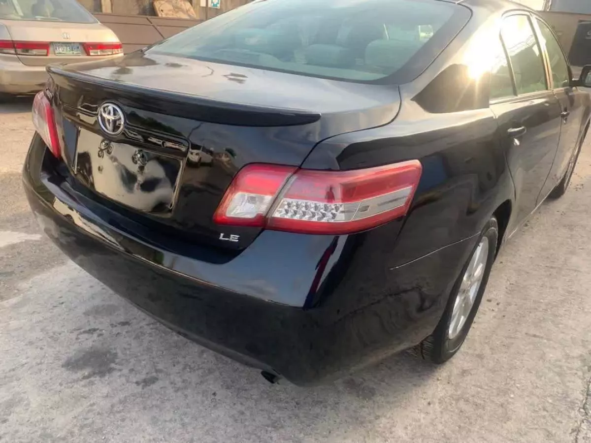 Toyota Camry   - 2011