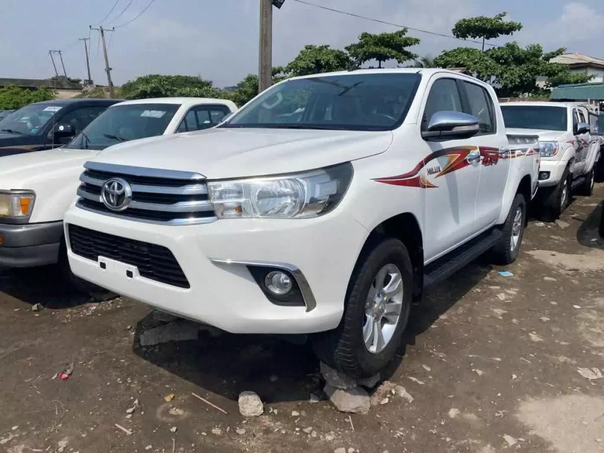 Toyota Hilux - 2016