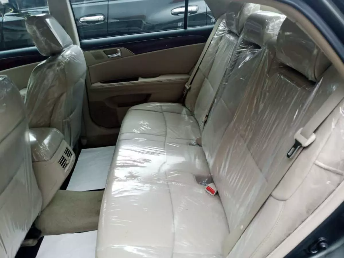 Toyota Avalon - 2011
