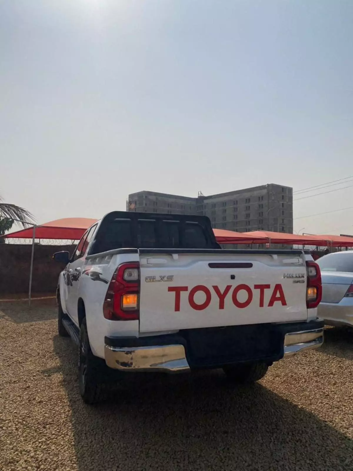 Toyota Hilux   - 2021