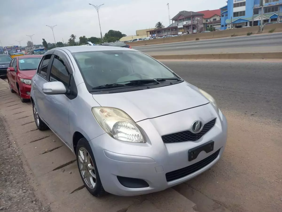 Toyota Vitz   - 2011