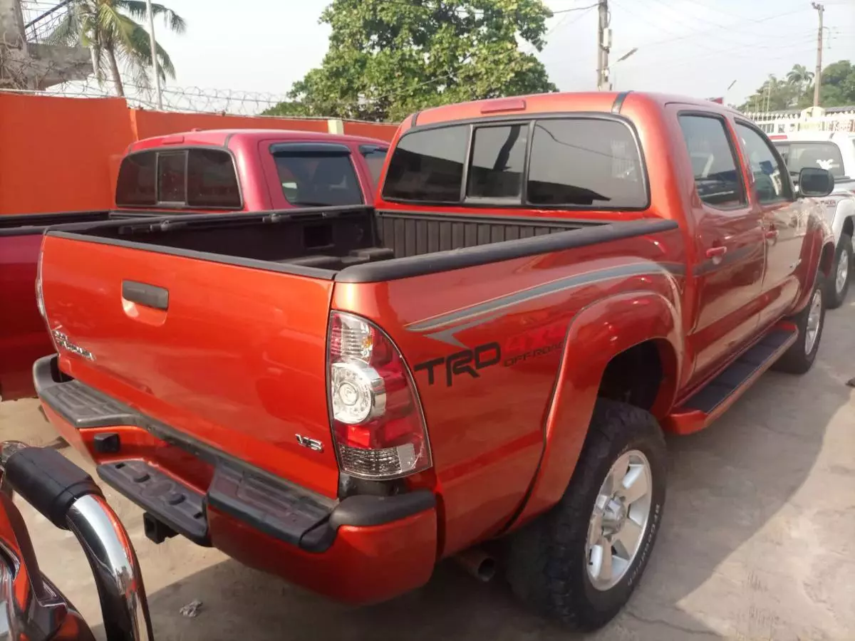 Toyota Tacoma - 2012