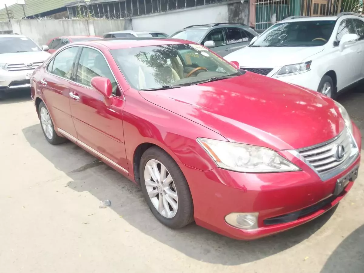 Lexus ES 350   - 2010