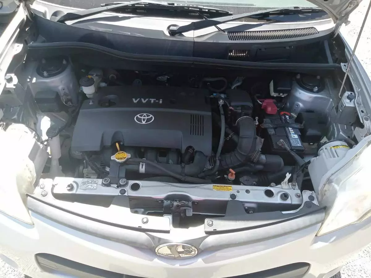 Toyota Sienta - 2015