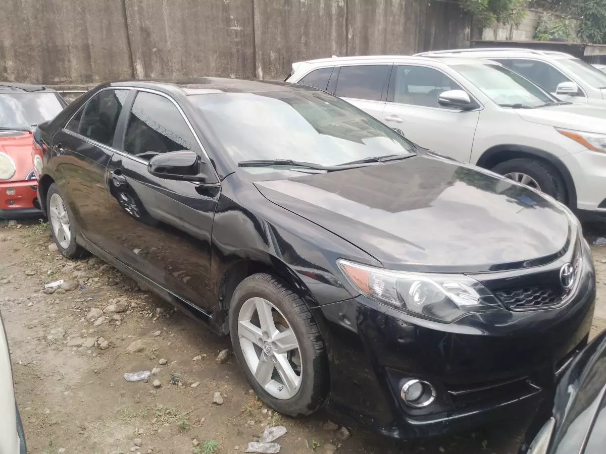 Toyota camry   - 2014