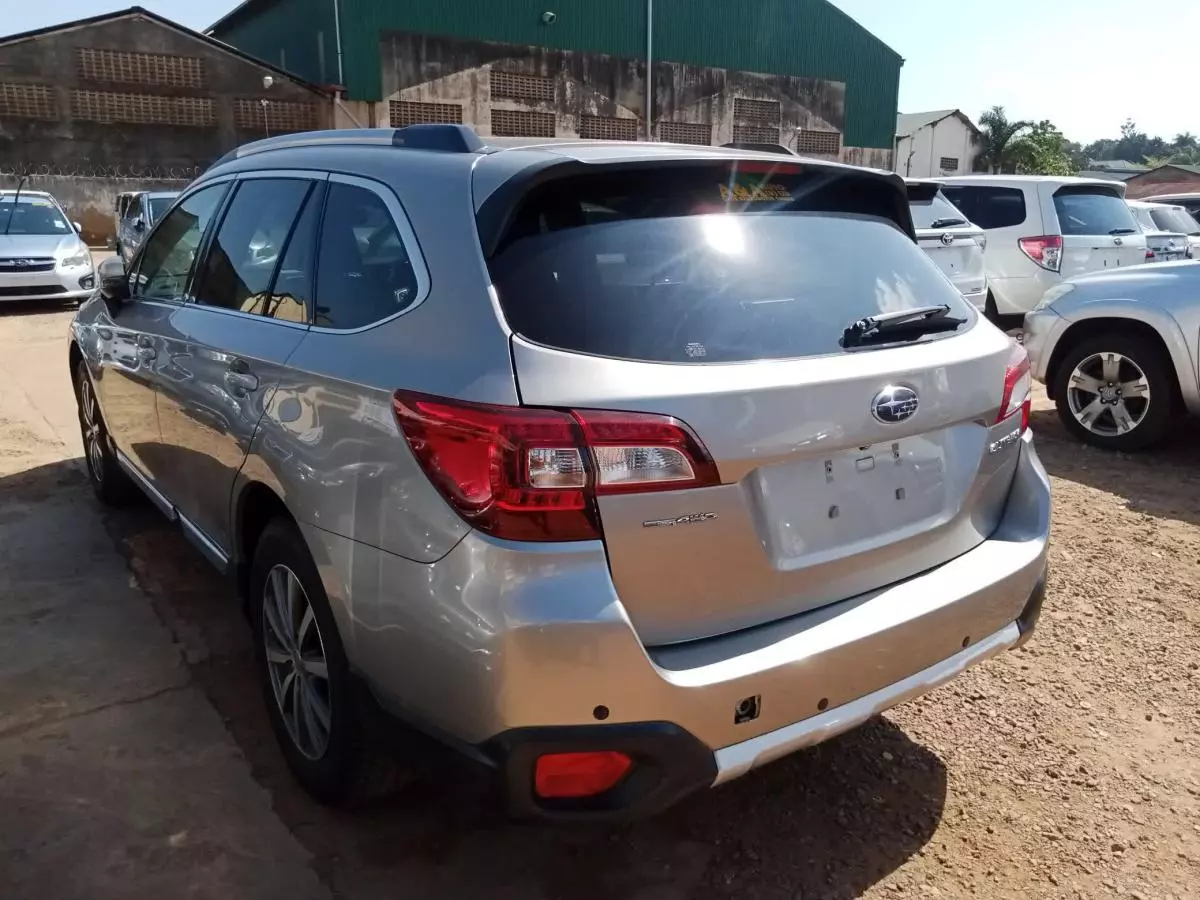 Subaru Outback   - 2014