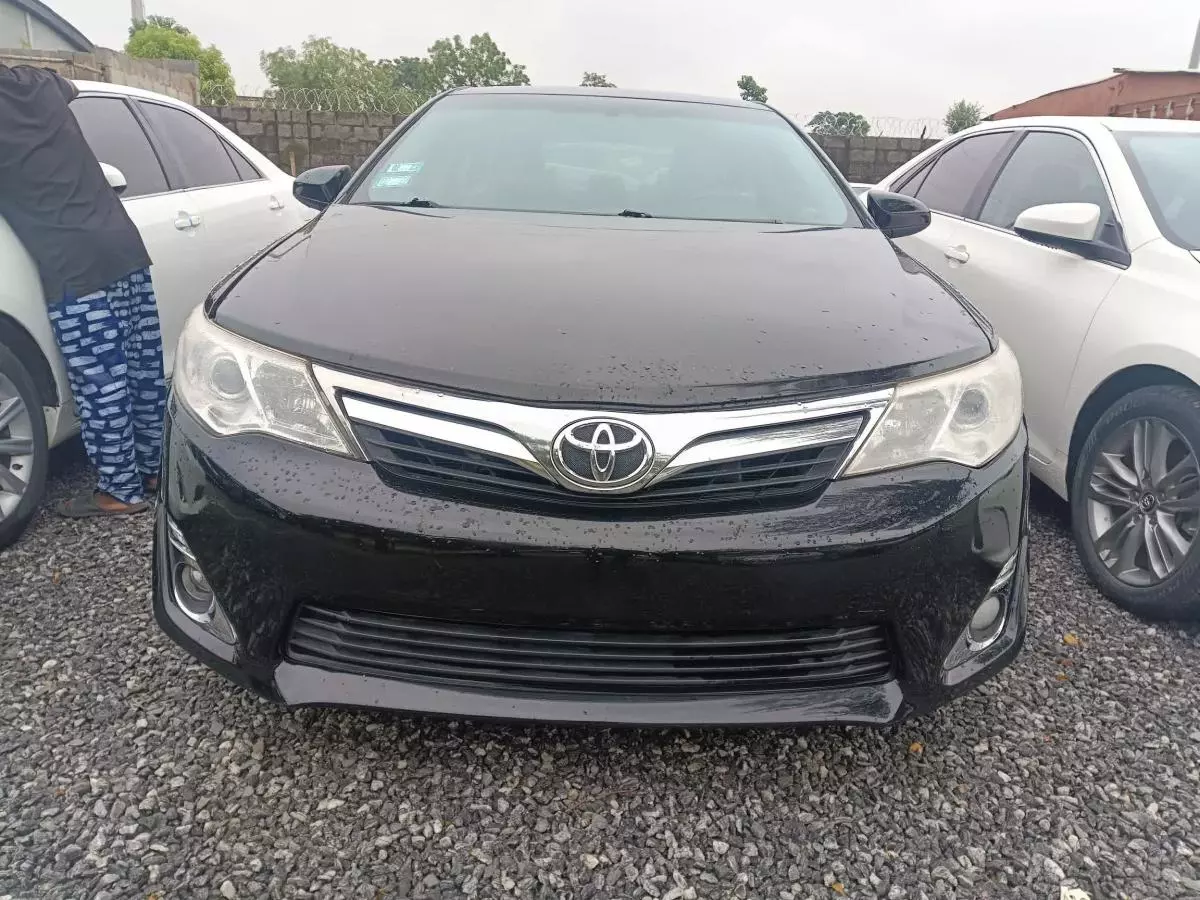 Toyota Camry   - 2012