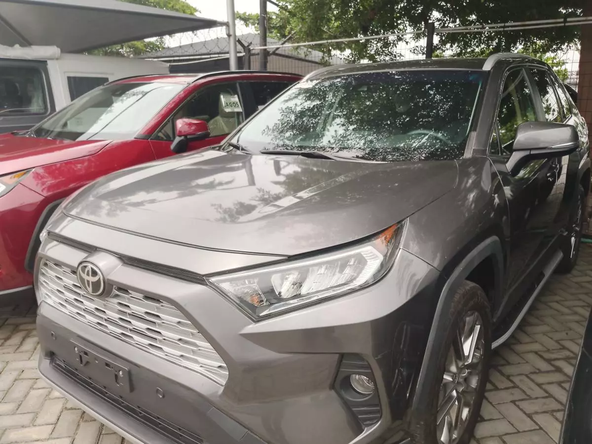 Toyota RAV 4   - 2019