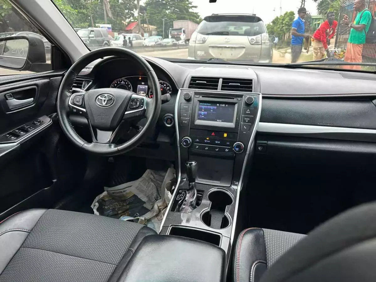 Toyota Camry - 2017