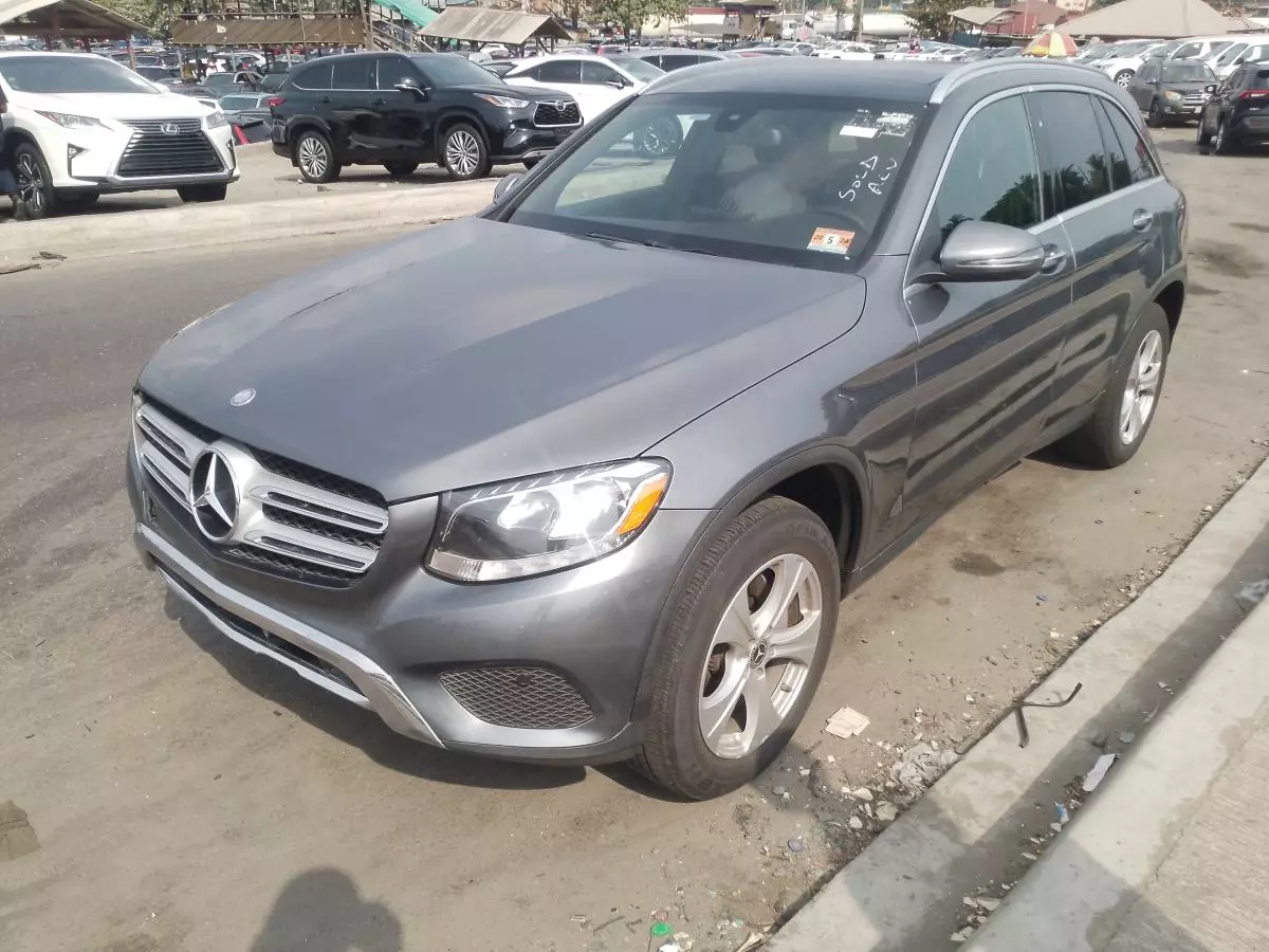 Mercedes-Benz GLC 300   - 2017