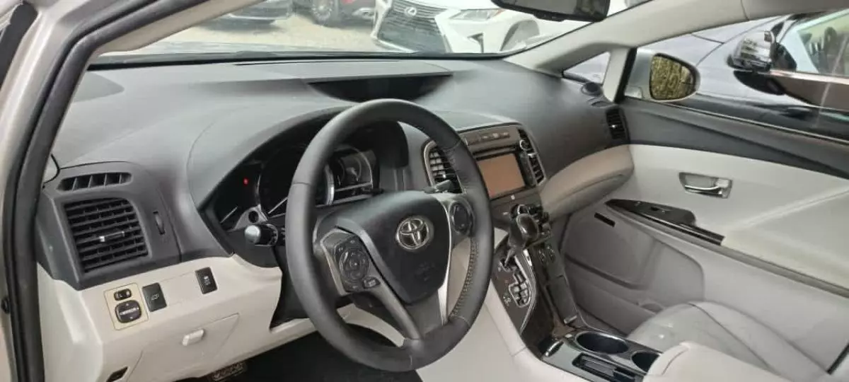 Toyota Venza   - 2013