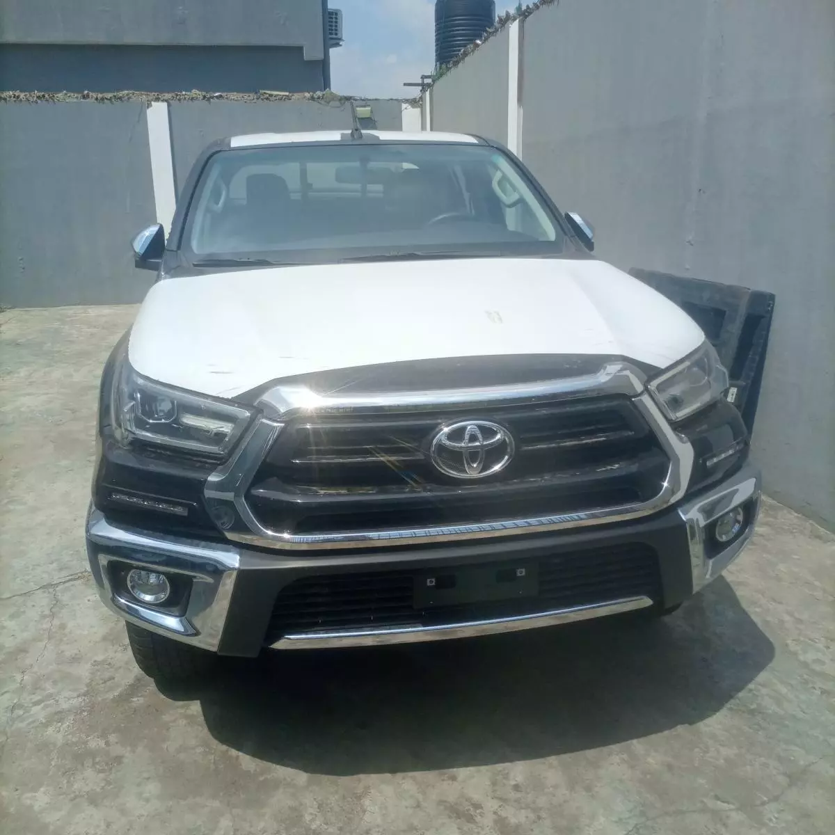 Toyota Hilux   - 2024