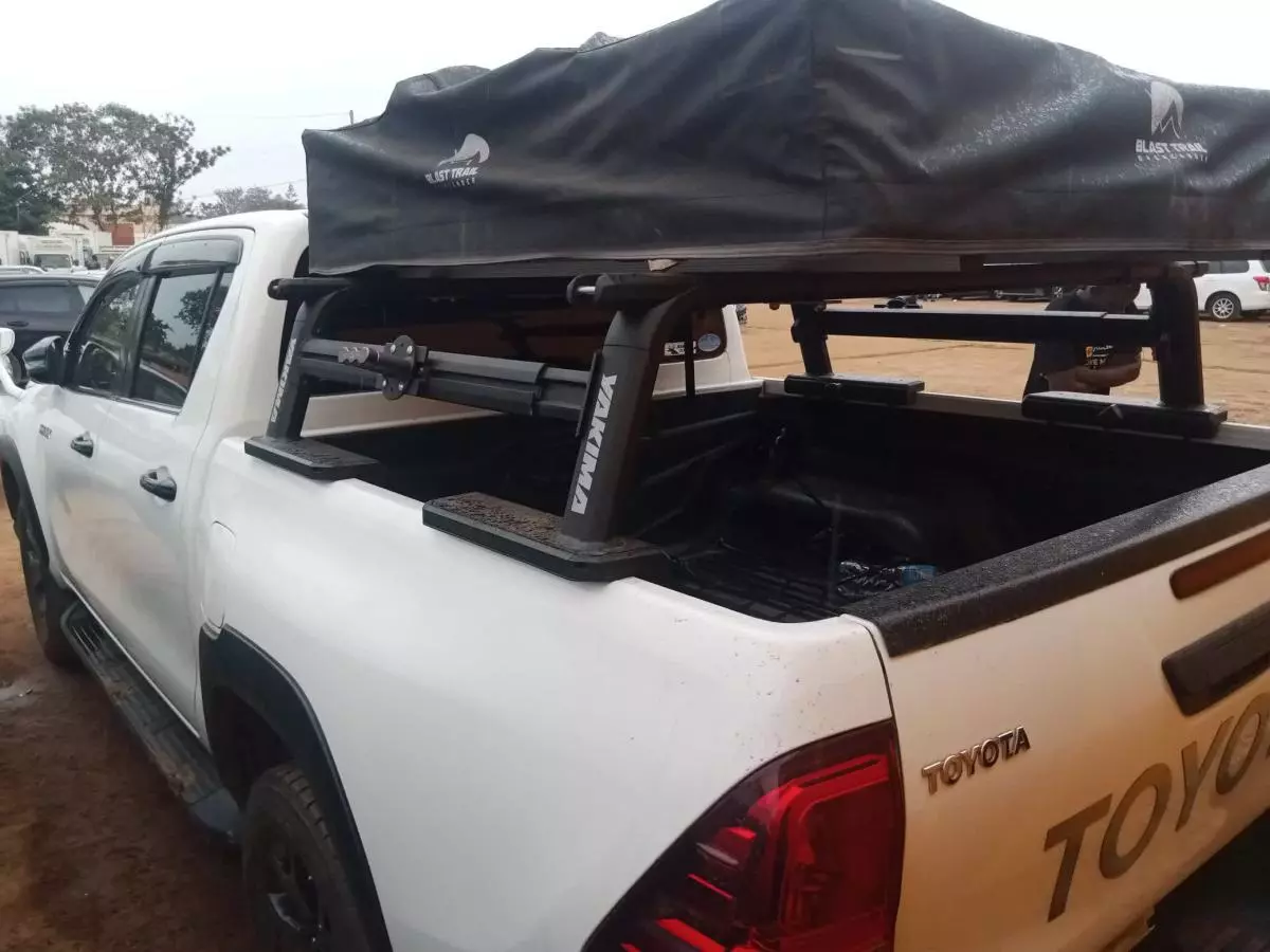 Toyota Hilux   - 2019