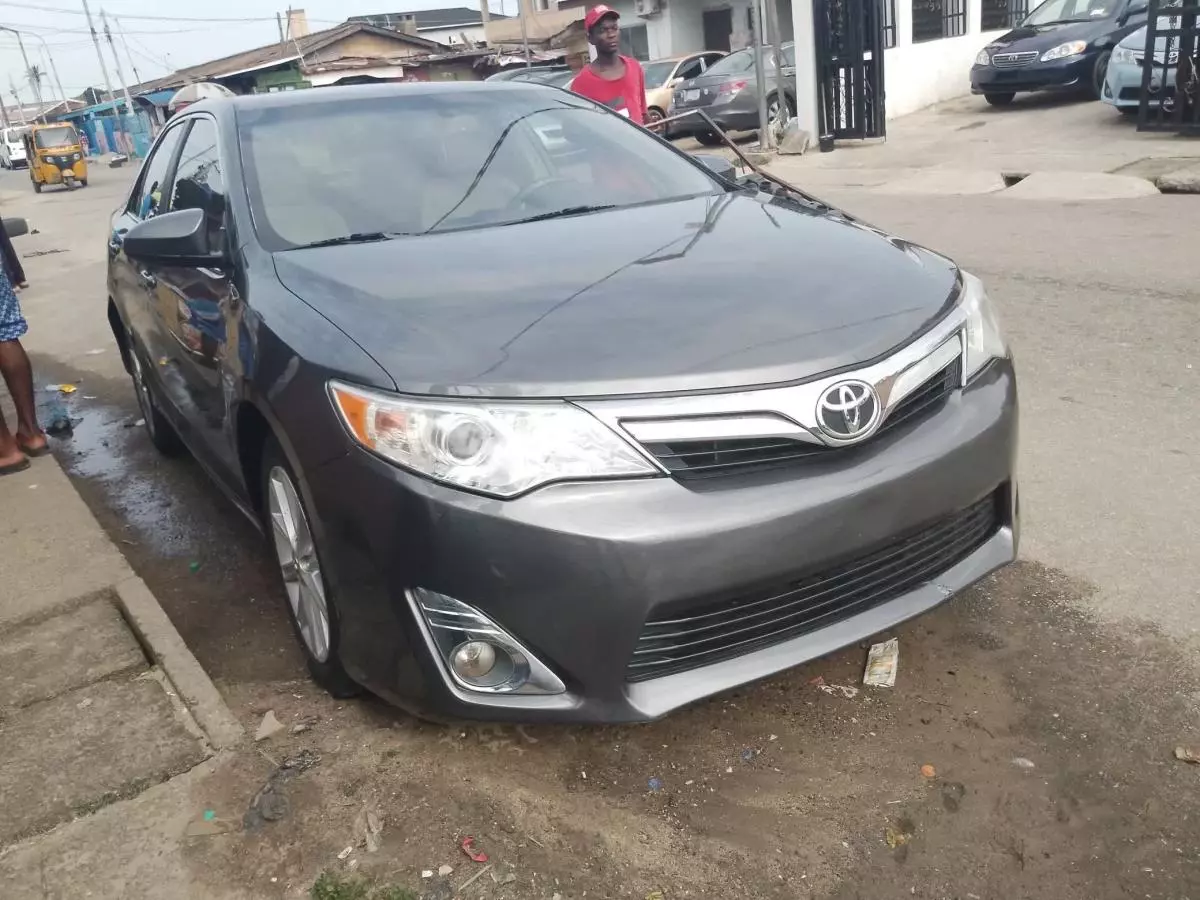 Toyota Camry   - 2012