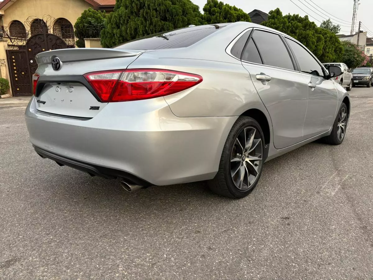 Toyota Camry   - 2016