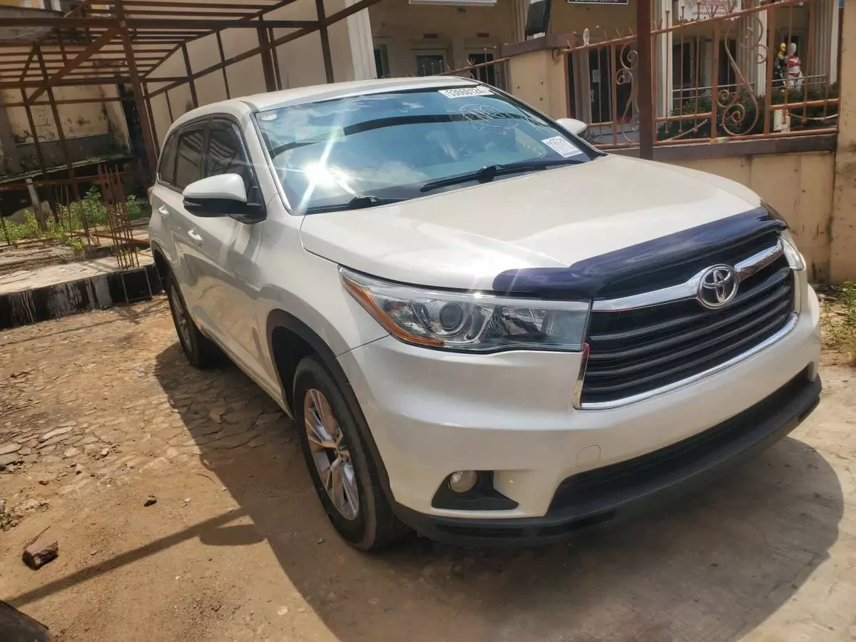 Toyota Highlander   - 2016