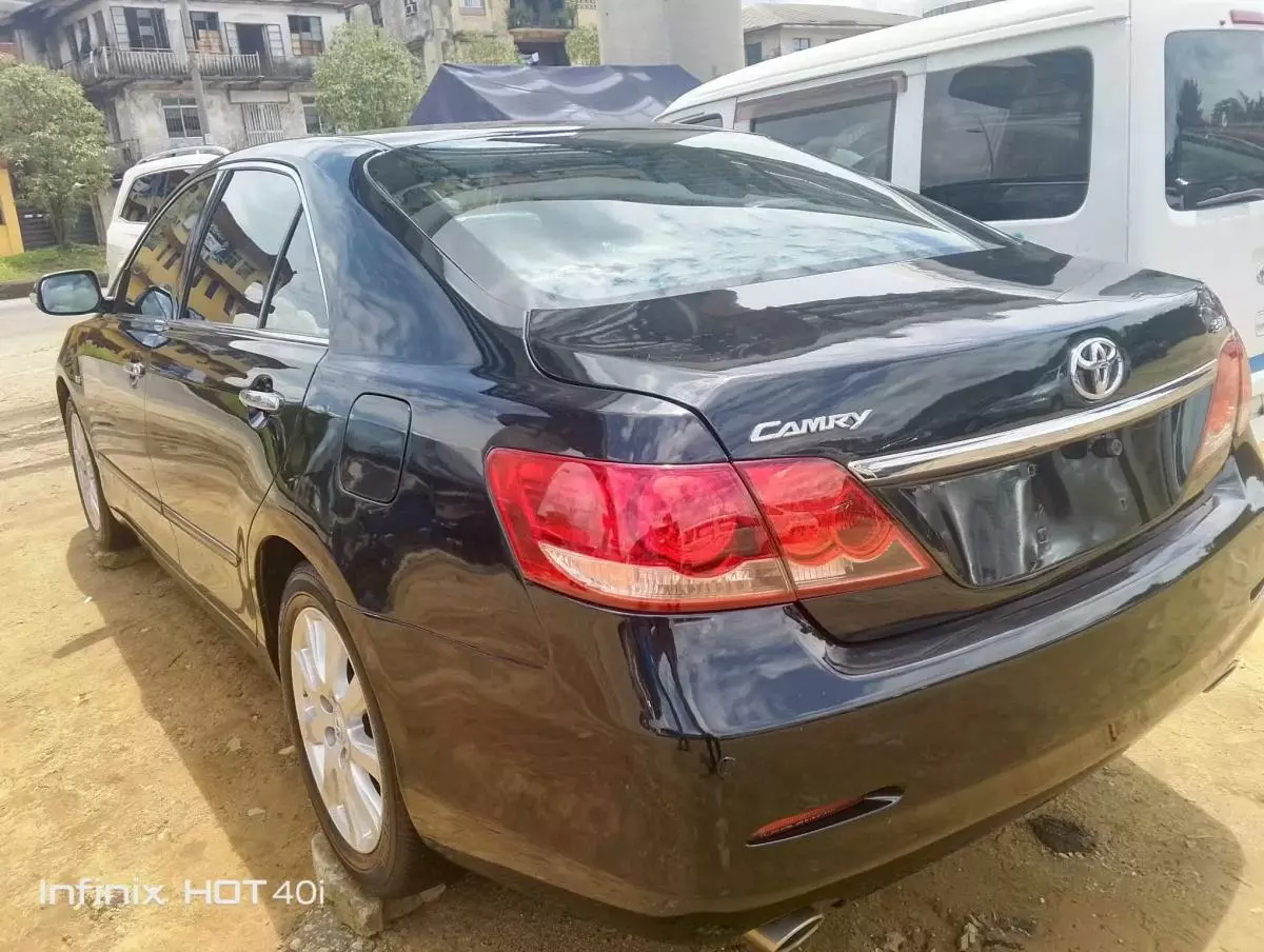 Toyota Camry   - 2011