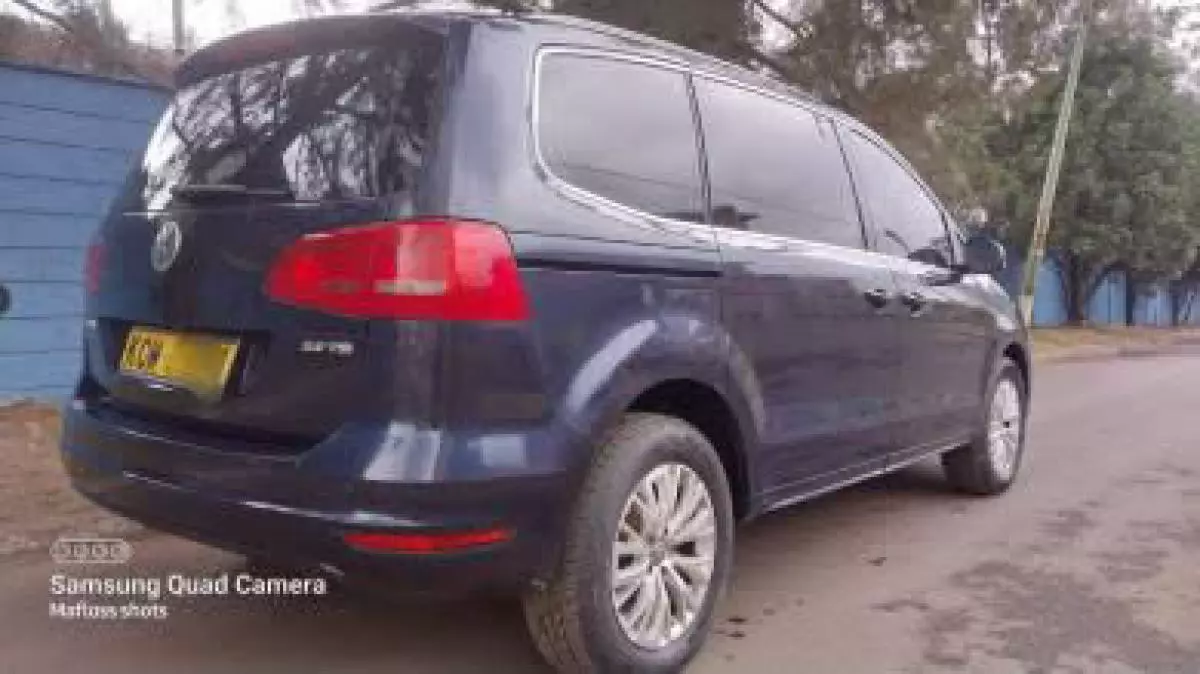 Volkswagen Sharan   - 2012