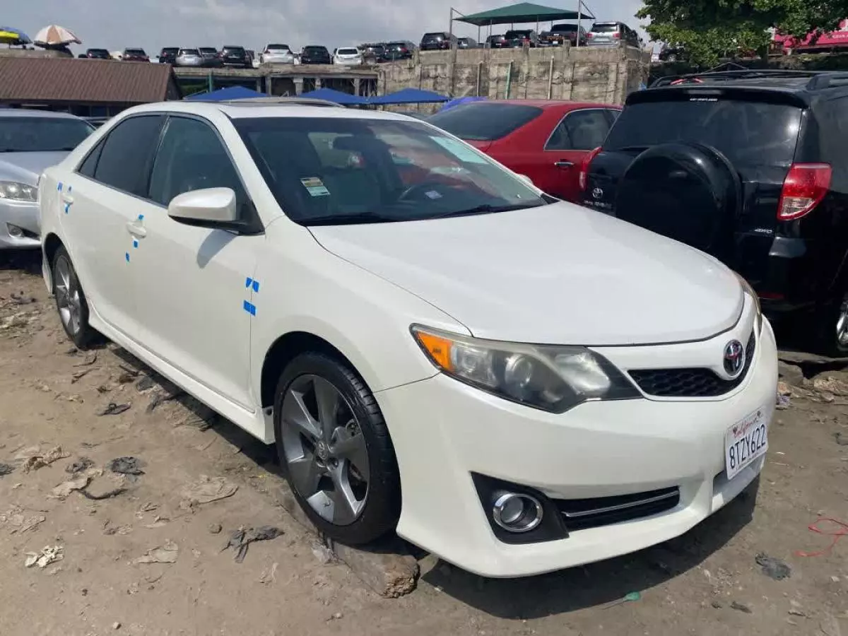 Toyota Camry - 2012