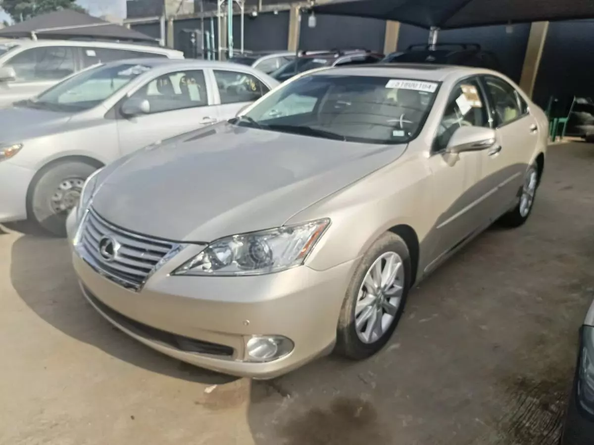 Lexus ES 350   - 2010