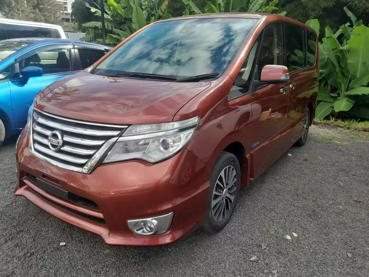 Nissan Serena   - 2016