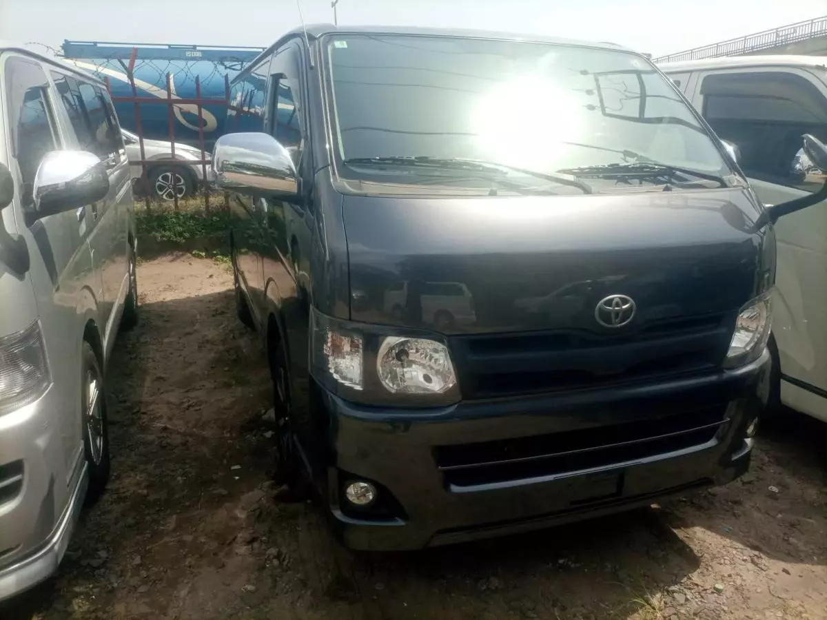 Toyota Hiace   - 2012