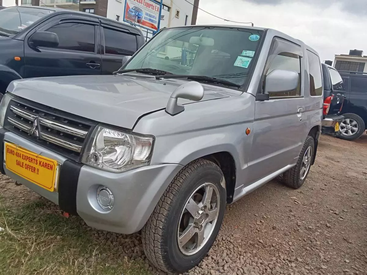 Mitsubishi Pajero Mini    - 2013