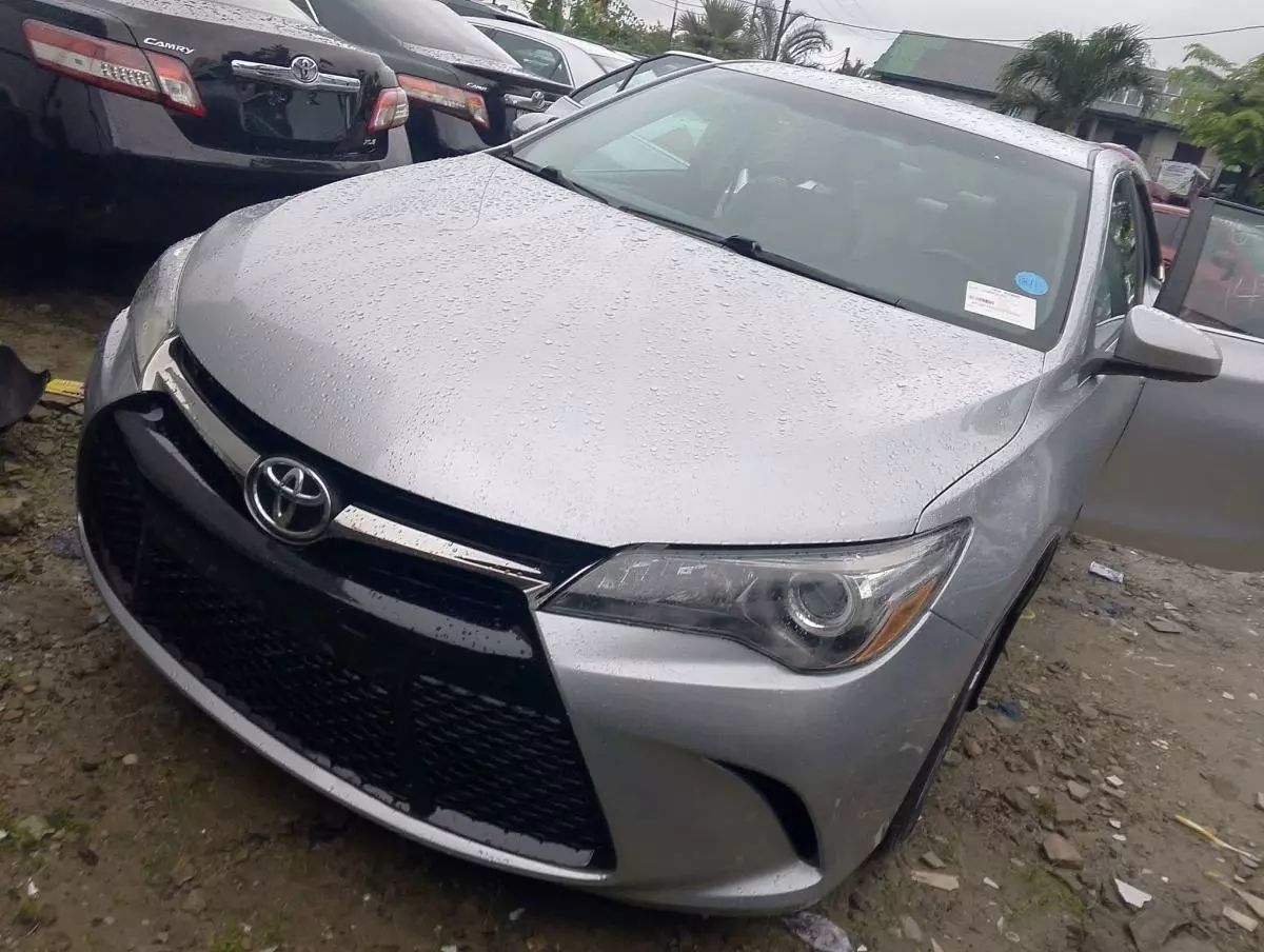 Toyota Camry   - 2016