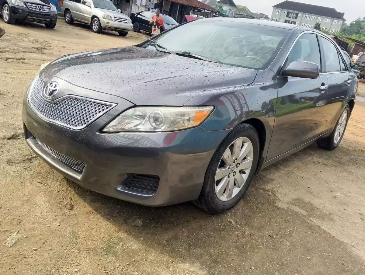 Toyota Camry   - 2010