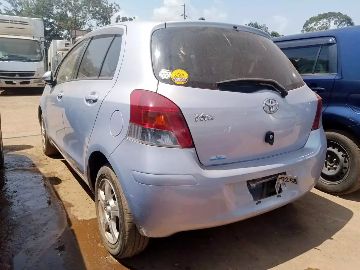 Toyota Vitz   - 2009