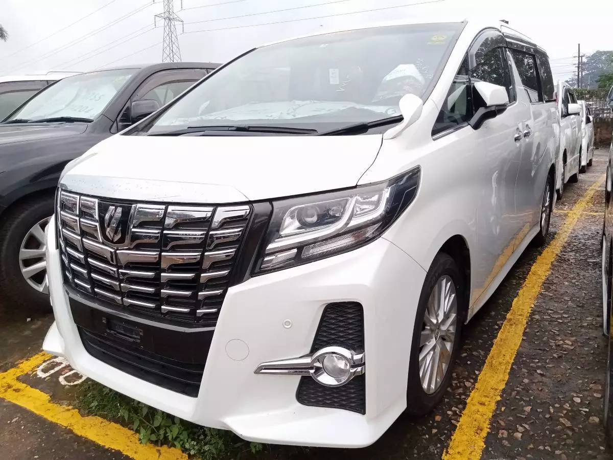 Toyota Alphard   - 2015