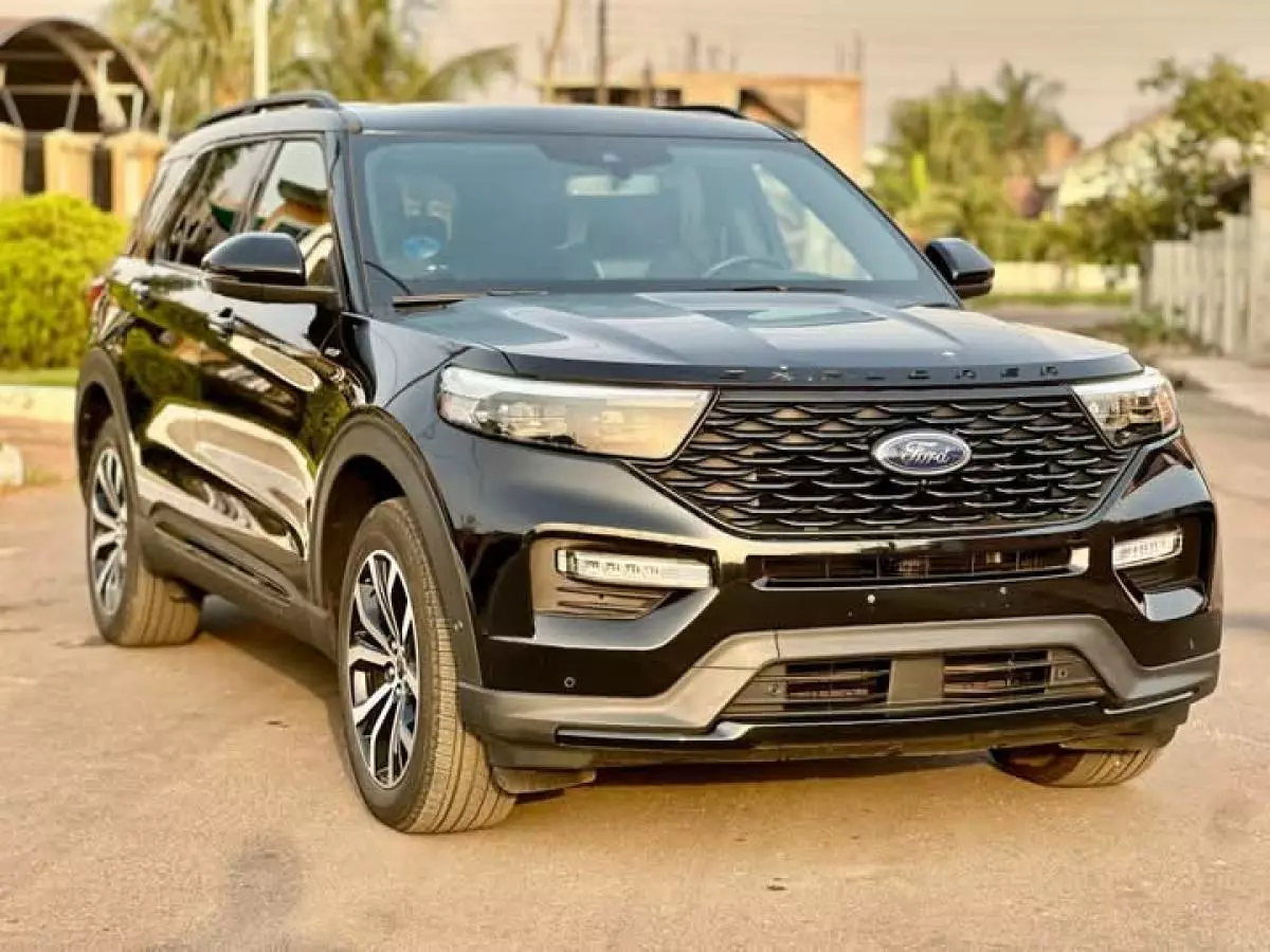 Ford Explorer   - 2023