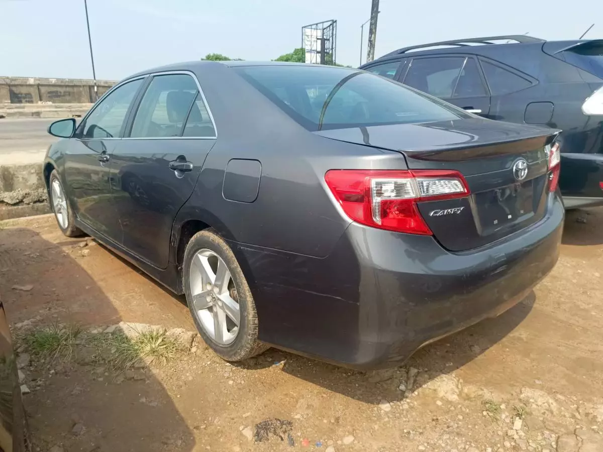 Toyota Camry   - 2014