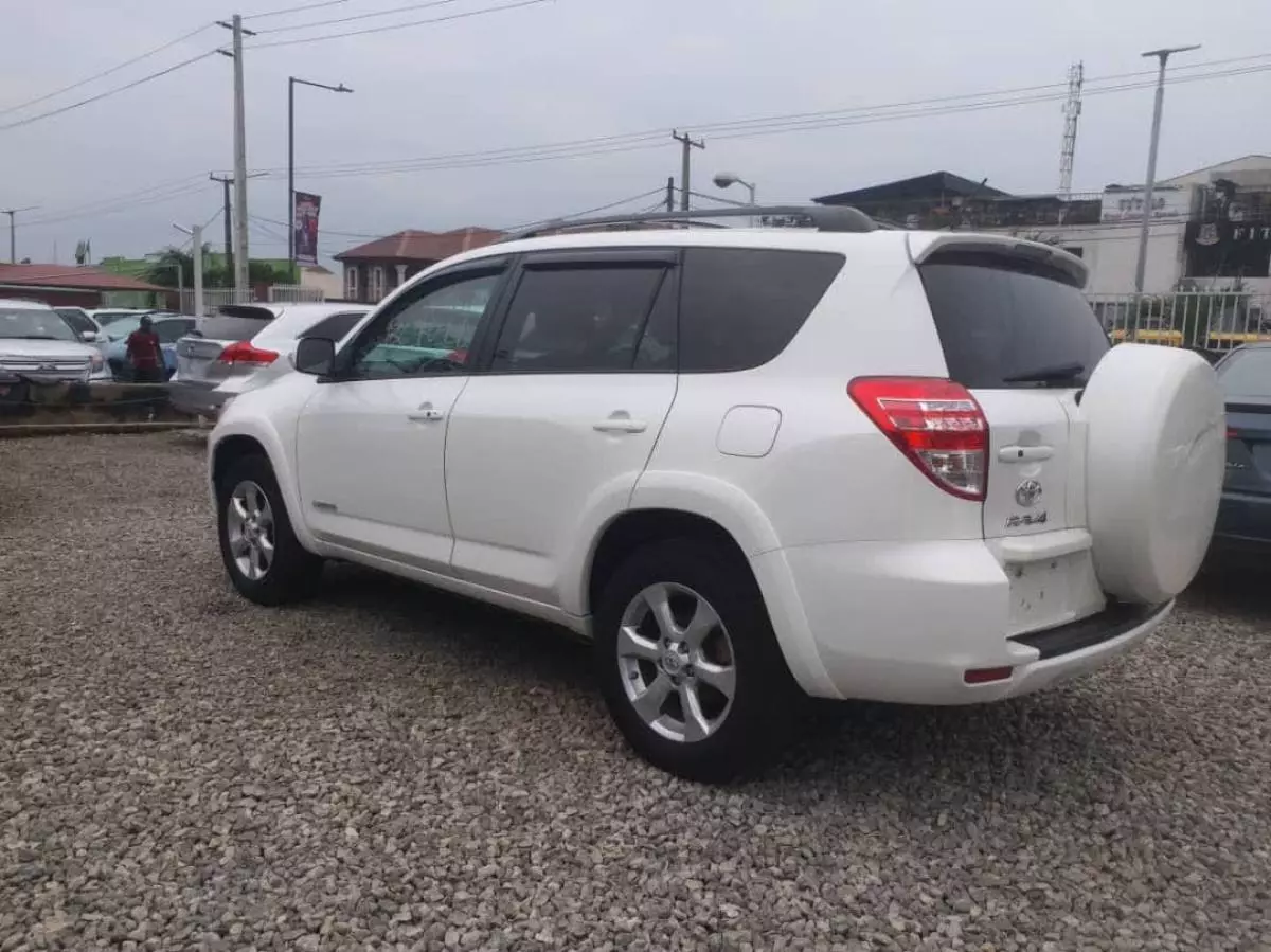 Toyota RAV 4   - 2011