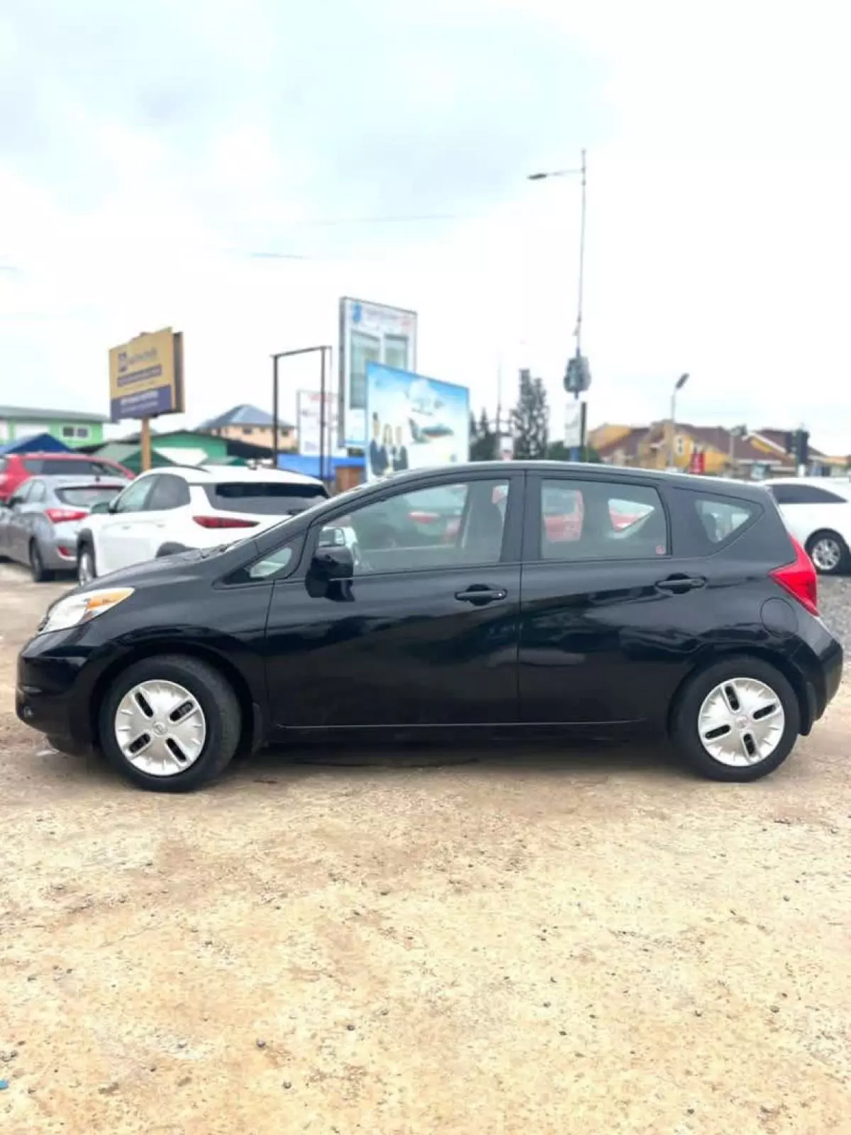 Nissan Versa   - 2016