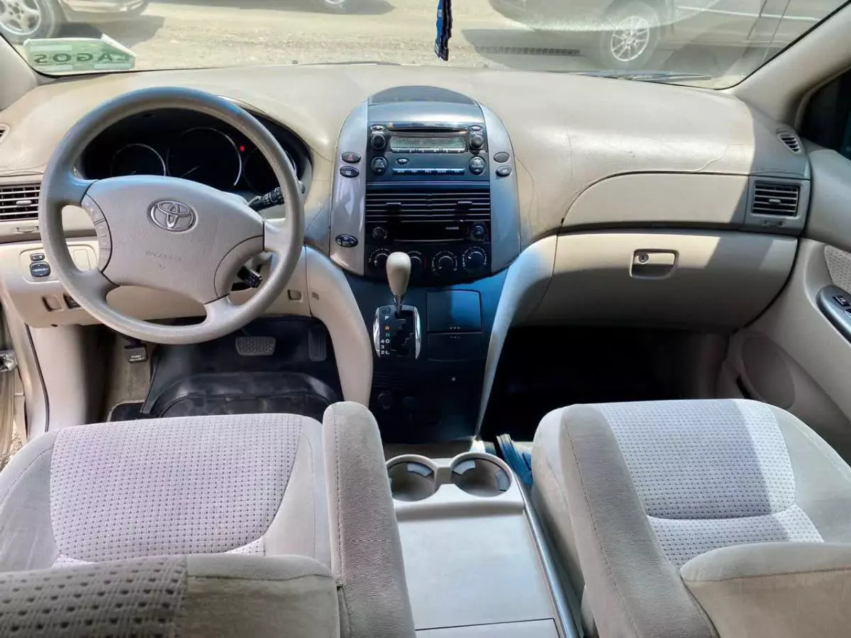 Toyota Sienna - 2006