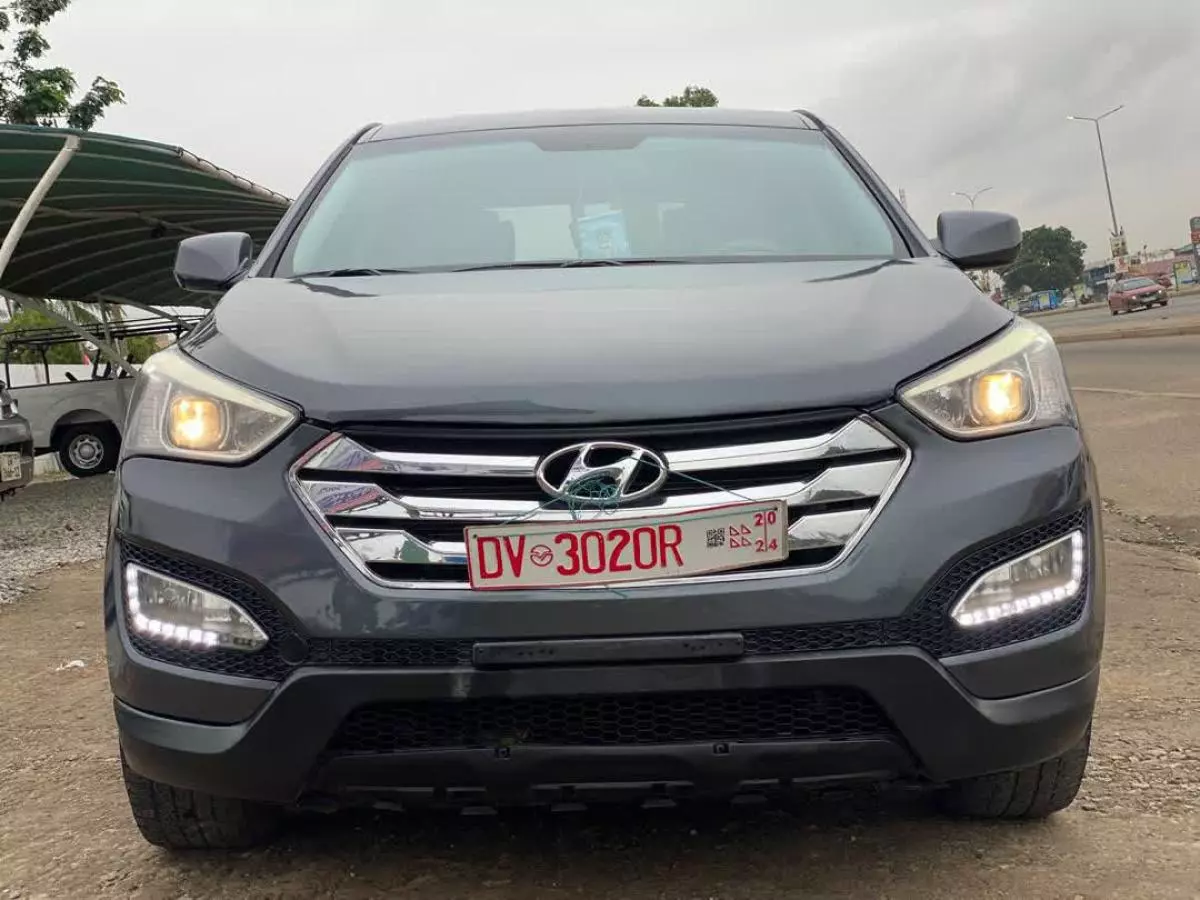 Hyundai Santa Fe   - 2015