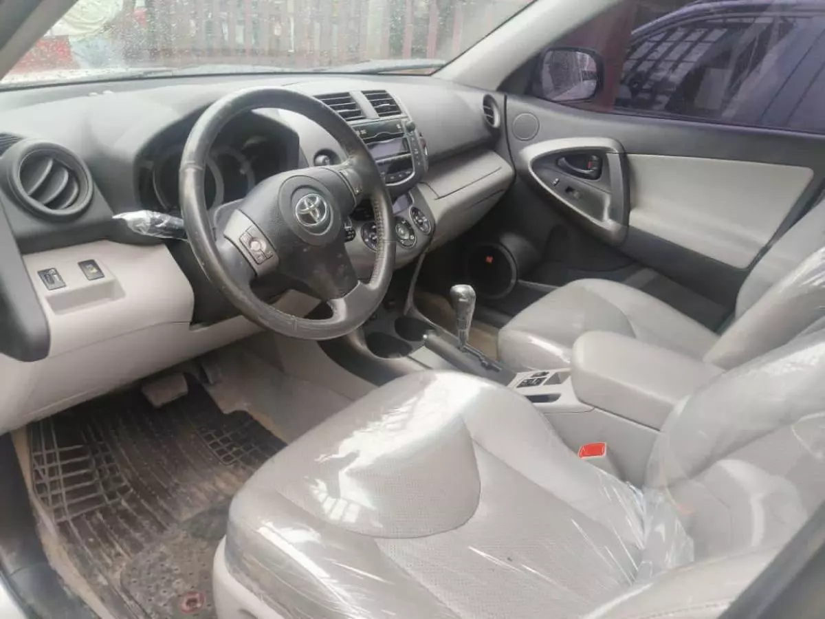 Toyota RAV 4   - 2011