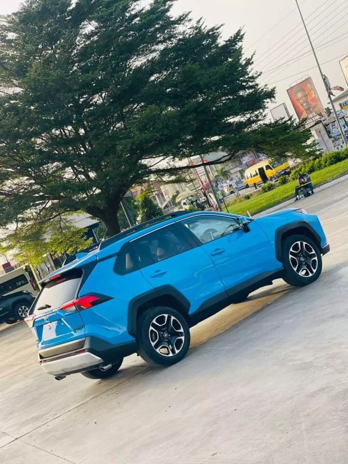 Toyota RAV 4   - 2019